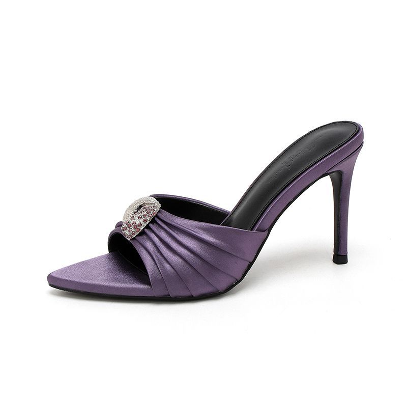 2025 Sommer neue spitze Satin Strass Metall Schnalle plissiert coole Slipper dünner Absatz tragen offen Zehen hohe Absätze Frauen