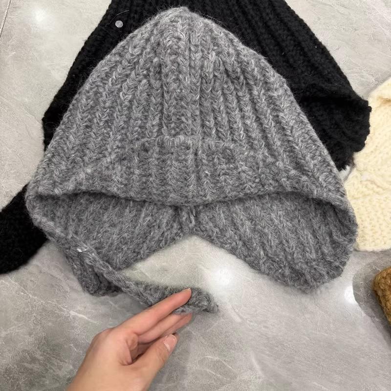 Cute age reduction thin warm wool hat women autumn and winter leisure Internet celebrity niche ear protection aircraft hat knitted hat head