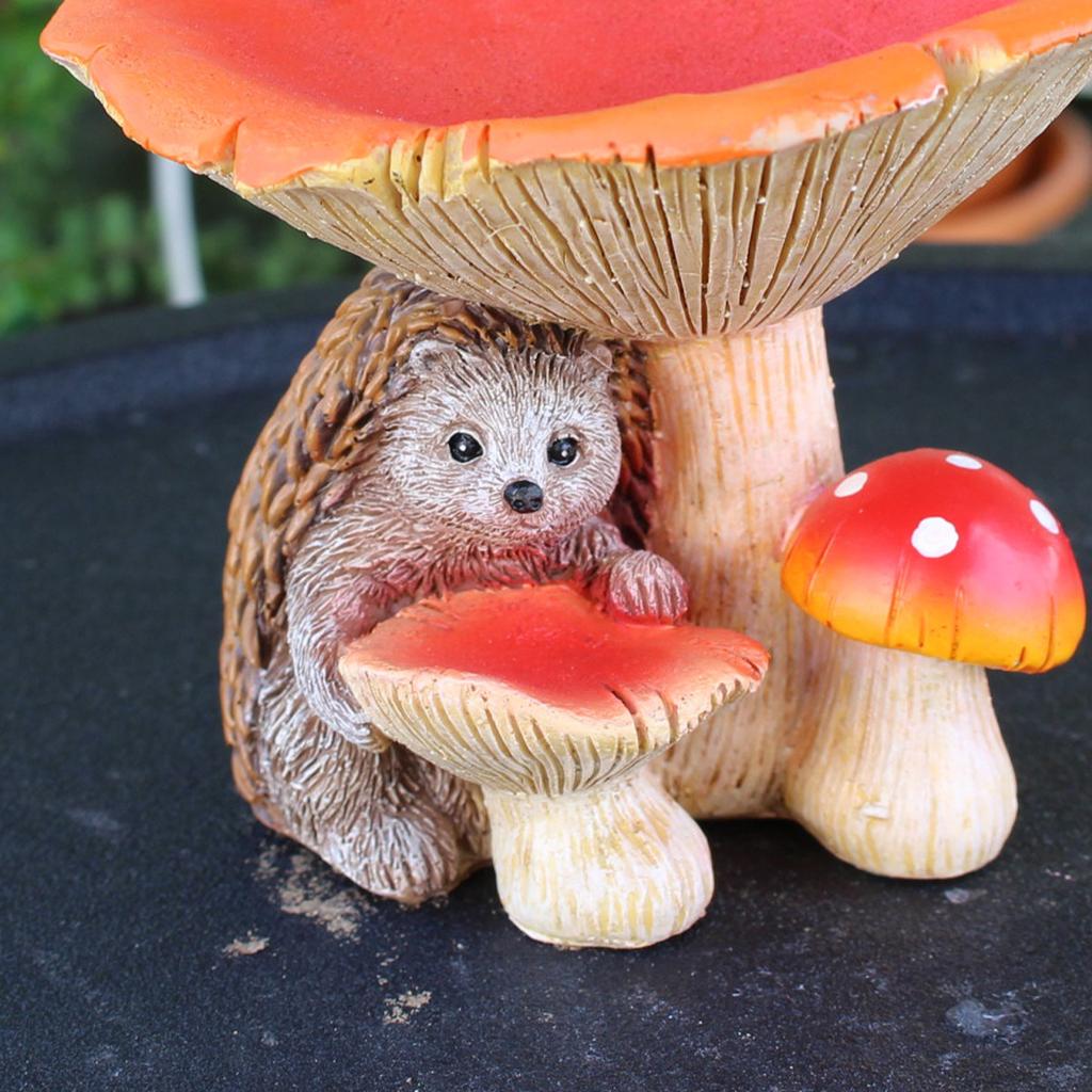 Hedgehog mushroom bird feeder, resin, realistic mushroom hedgehog feeding trough, outdoor, garden courtyard, lawn decoration