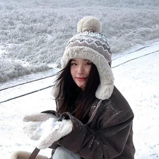Women Knitted Bobble Hat Furry Inner Ear Flaps with Pompom Ball Winter Outdoor