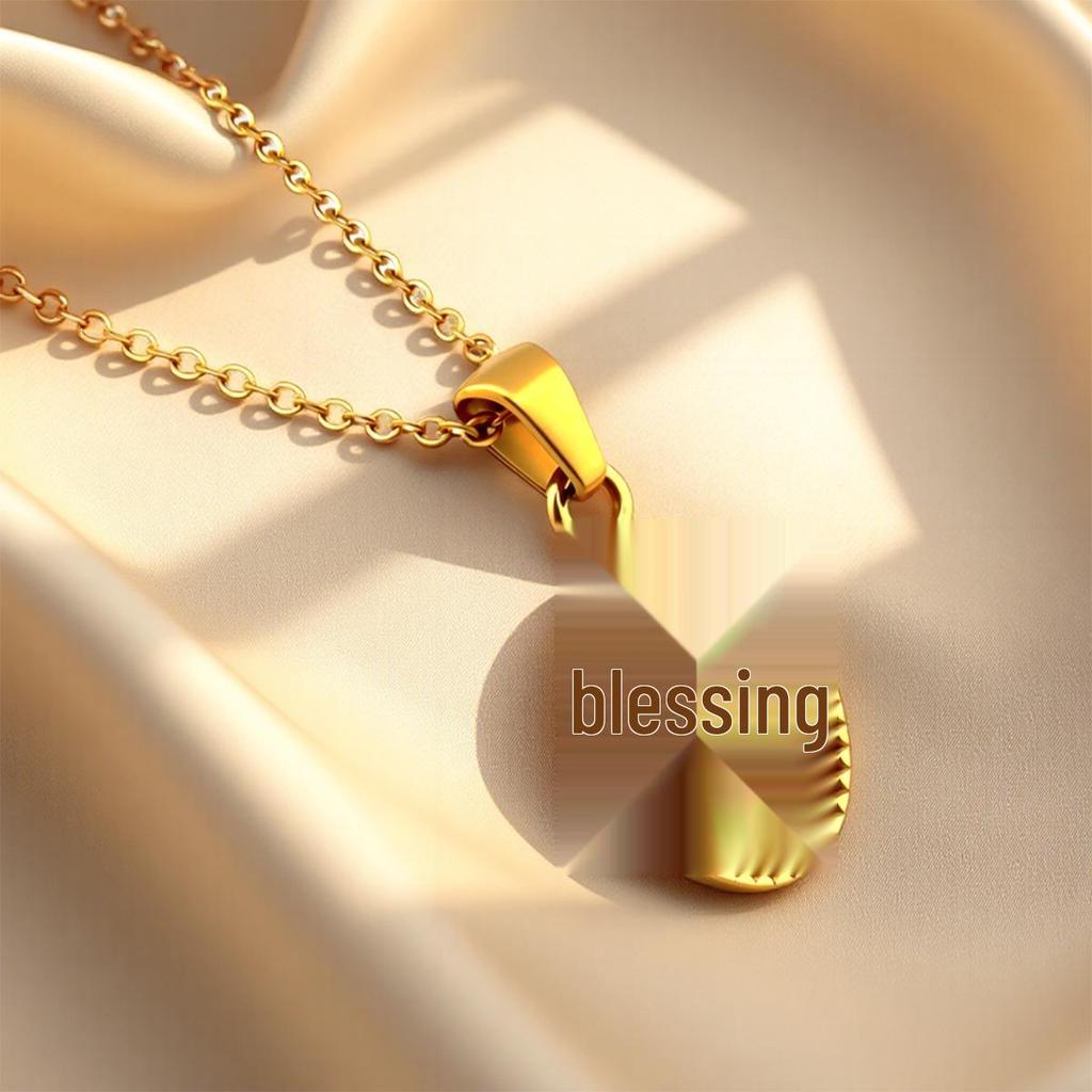 Korean-Japanese Four-Leaf Clover Zirconia Pendant Necklace with Rotating Design - Simple, Elegant, and Versatile Choker.