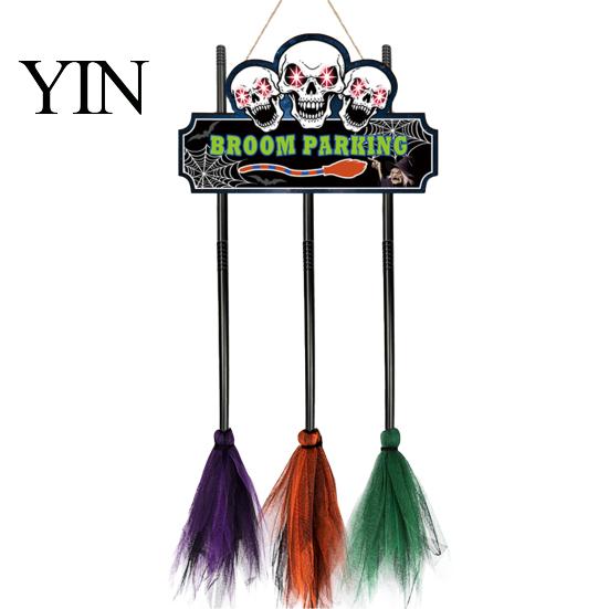 Halloween Yard And Porch Supplies Broom Parking Sign with 3 Witch Brooms, Hocus Pocus Themed Wooden Sign, Party Ornaments Funny Wall Hanging