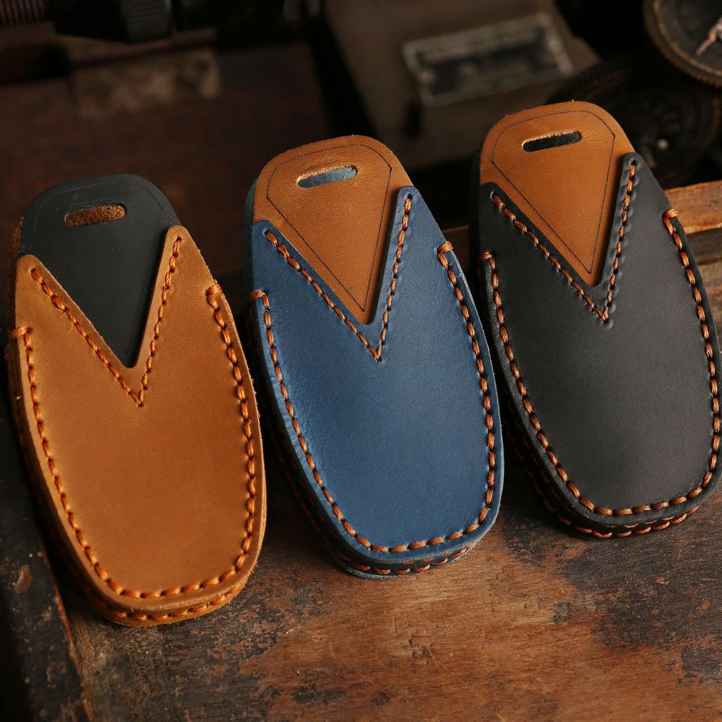 Suitable for 23 new Hongqi H5 key bag h5 special leather key cover remote control case buckle modified jewelry