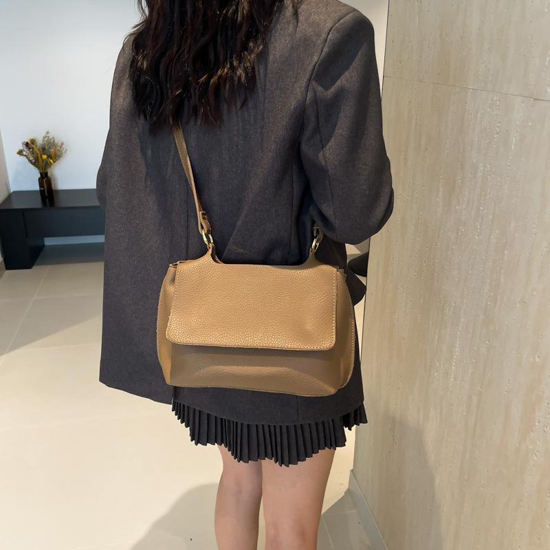 Retro Small Bag Women's New Trendy Autumn and Winter Popular Commuting Leisure Small Square Bag Fashionable Shoulder Messenger Bag