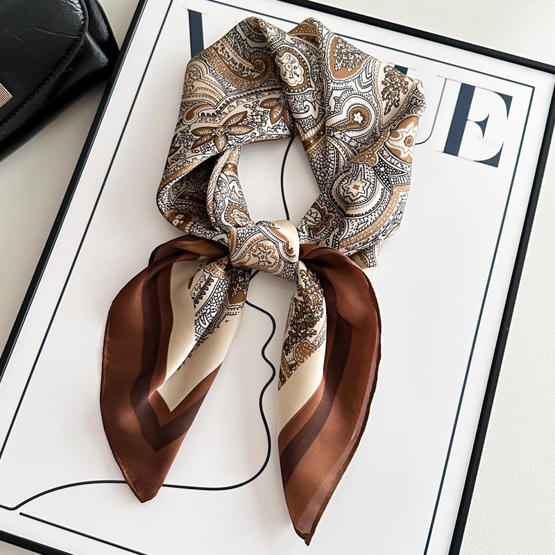 Damski jedwabny szalik w koreańskim stylu: Wszechstronny kwadratowy szalik z kamelią na wiosnę i jesień - do noszenia na szyi, na torebce lub we włosach