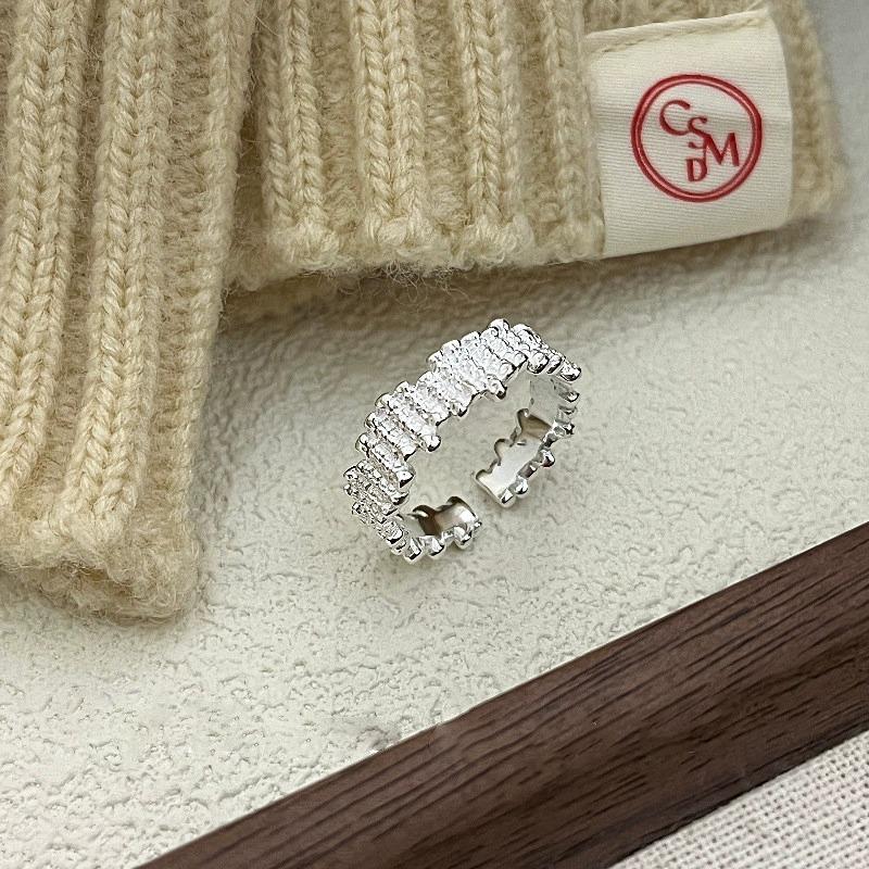 

Корейский нишевый дизайн Широкая версия Супер вспышка Морщинистое Неправильное кольцо Открытая регулировка Кольцо с высоким чувством