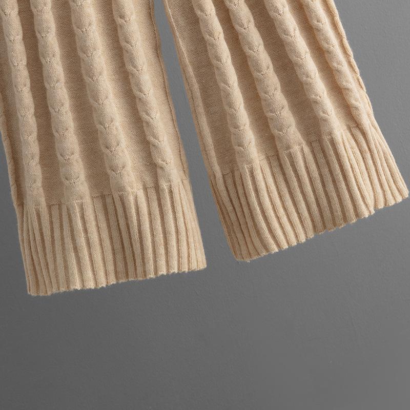 QICED Einfarbiger Pullover mit halbem Rollkragen und gedrehtem Anzug für Damen Herbst- und Wintermode Gestricktes zweiteiliges Damenbekleidungsset