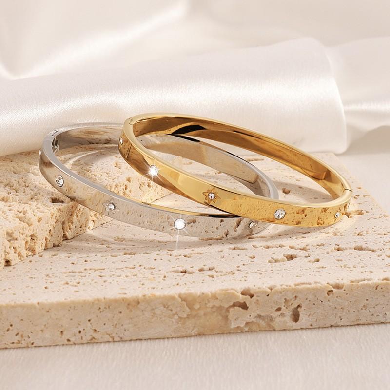 Titanium Steel Bracelet - Elegant Gold and Silver Jewelry - Stainless Steel with Diamonds - Clasp for The Bracelet