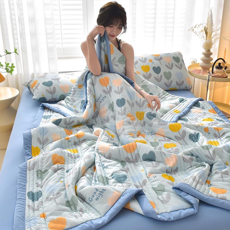 Silk Cooling Summer Quilt - Lightweight, Thin, Skin-Friendly, Machine Washable, Ideal for Air Conditioning