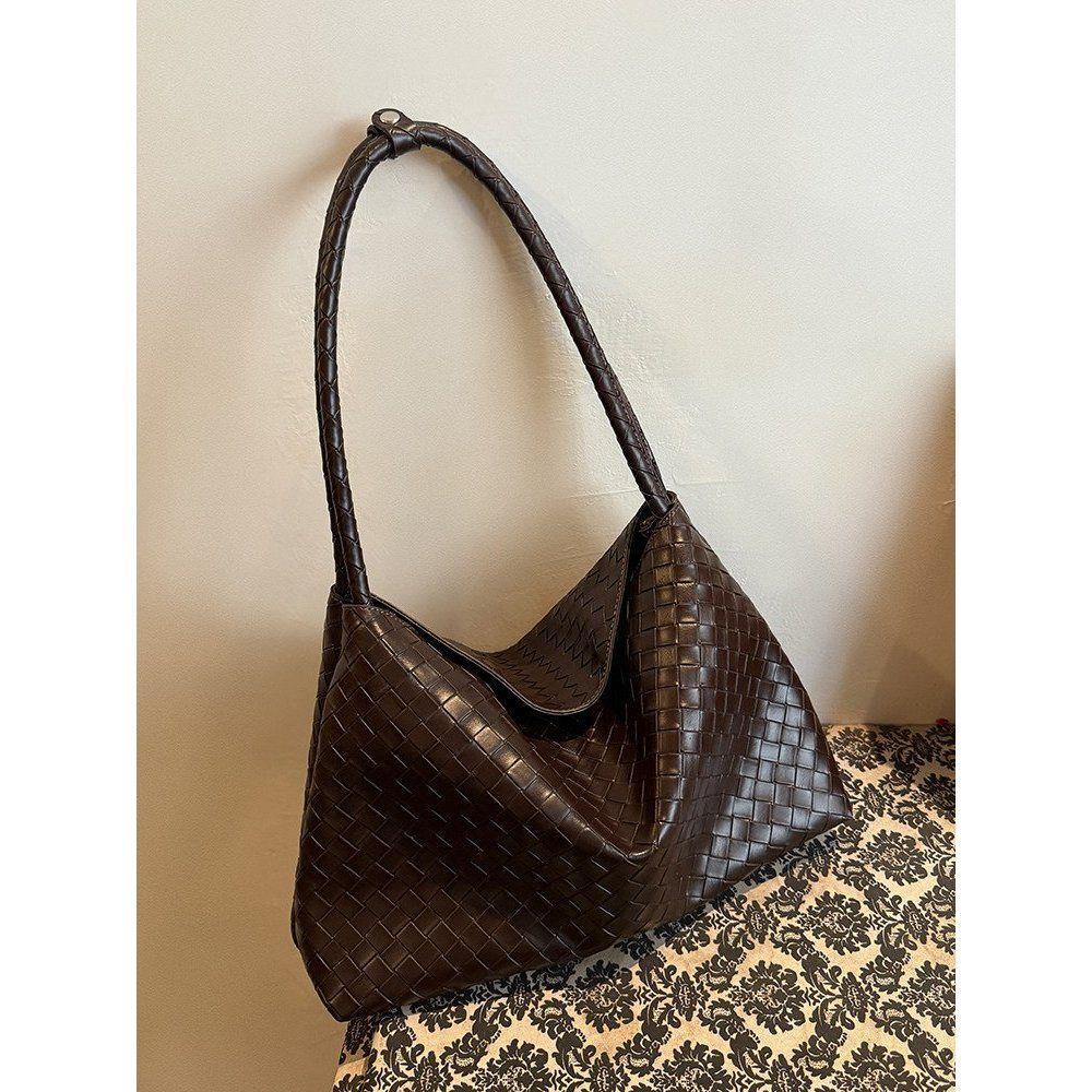 Knitted Tote Bag, Fashionable and Retro Handbag, High-end Shoulder Bag, Handbag for Carrying on The Arm