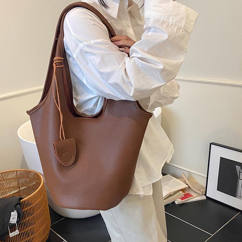 Large-capacity bag women's summer 2025 new versatile casual shoulder underarm mother and child bag popular bucket bag this year