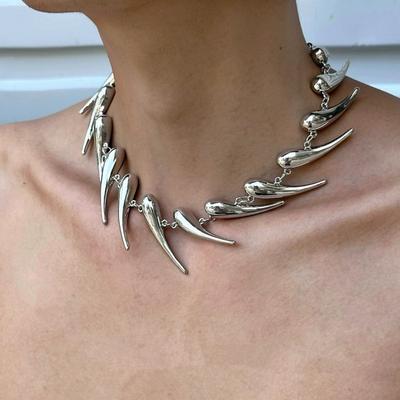 Geometrische silberne Dornen-Halskette aus unregelmäßigem Metall für Männer und Frauen, Hiphop-Punk-Halsketten, kurze Halsketten mit Wolfszahn-Schmuck