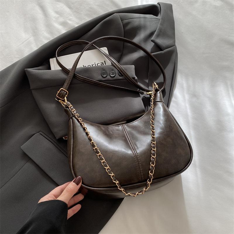 

Ретро зарубежная наплечная сумка женская 2025 новая осень и зима простая модная универсальная в зарубежном стиле сумка-мессенджер на цепочке