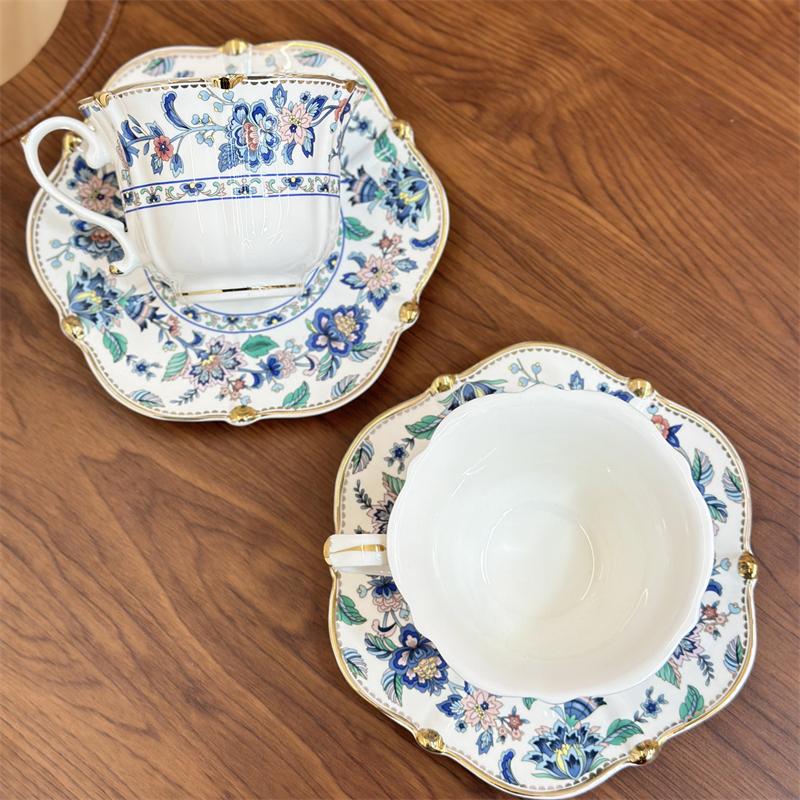 Juego de Taza y Platillo de Café de Porcelana de Hueso Europeo de Alta Gama Cerámica Dorada Juego de Té de la Tarde para Mujeres y Fiestas de Té