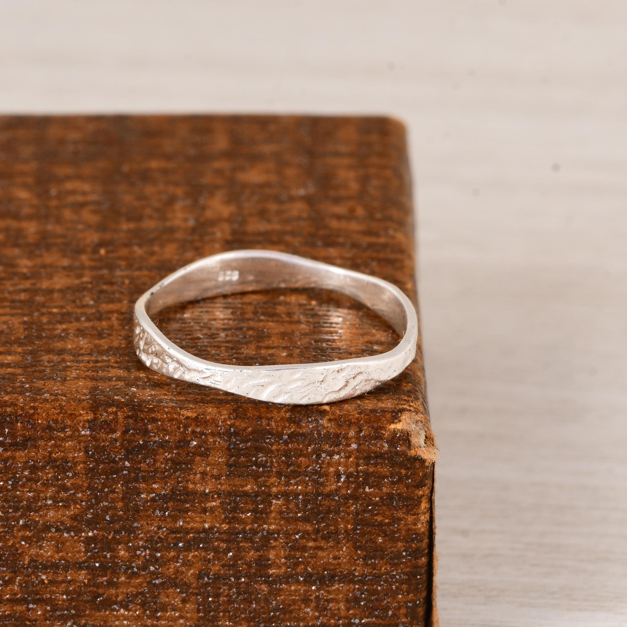 Минималистичное серебряное кольцо-обруч с бусинами, Изящное штабелируемое кольцо, Подарок для нее. 5