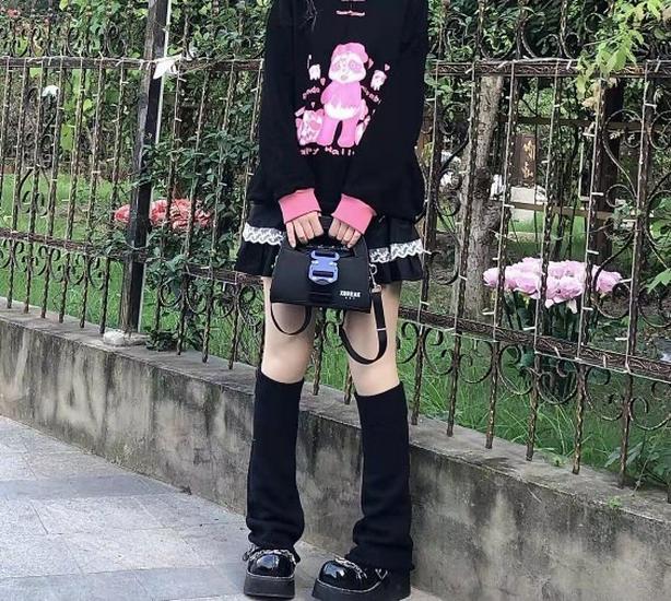 Striped Gray-Powder Wide-Leg Flared Socks: Trendy Knitted Pile Socks for JK Subculture, Perfect for Autumn and Winter.