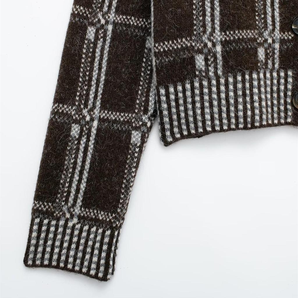 2025 Spring Women's Fashion Plaid Knit Sweater - Versatile Round Neck for Commuter Wear