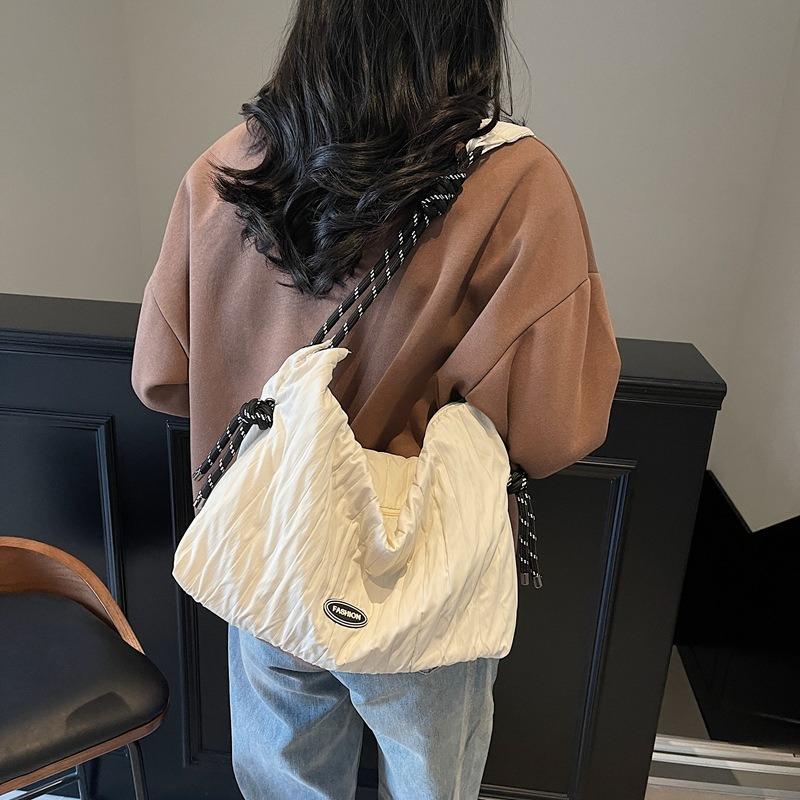 Summer pleated canvas bag women's large-capacity commuter shoulder dumpling bag niche versatile messenger bag