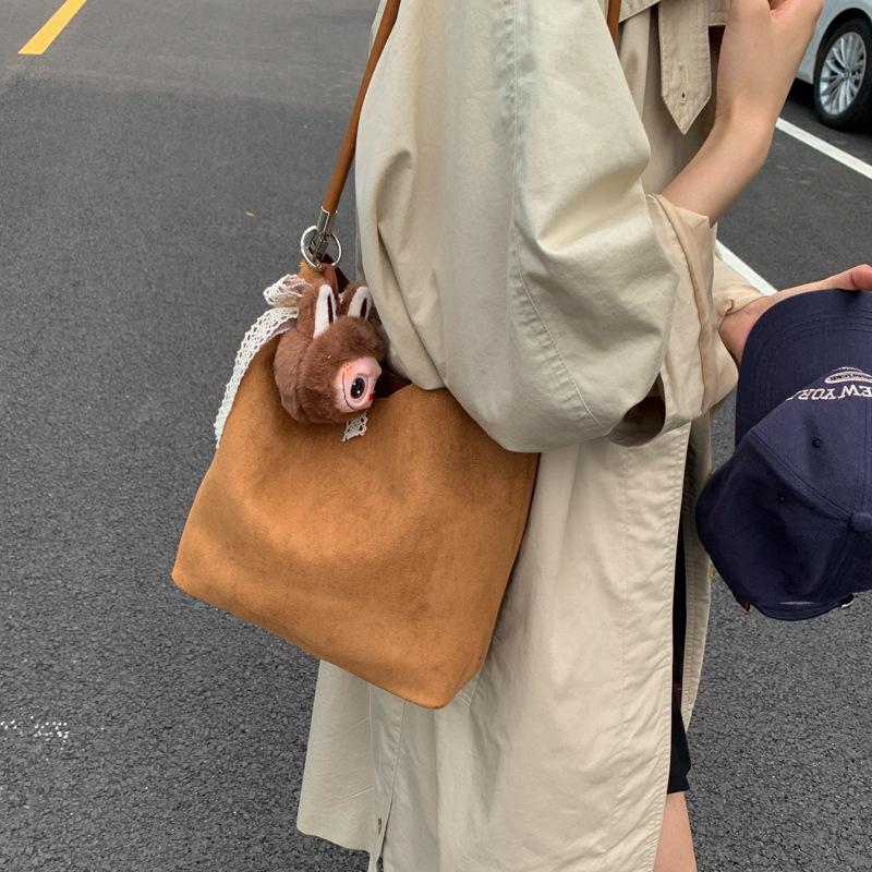 Autumn Retro High-end Underarm Bag, Bucket Bag, Large-capacity Single-shoulder Commuter Bag