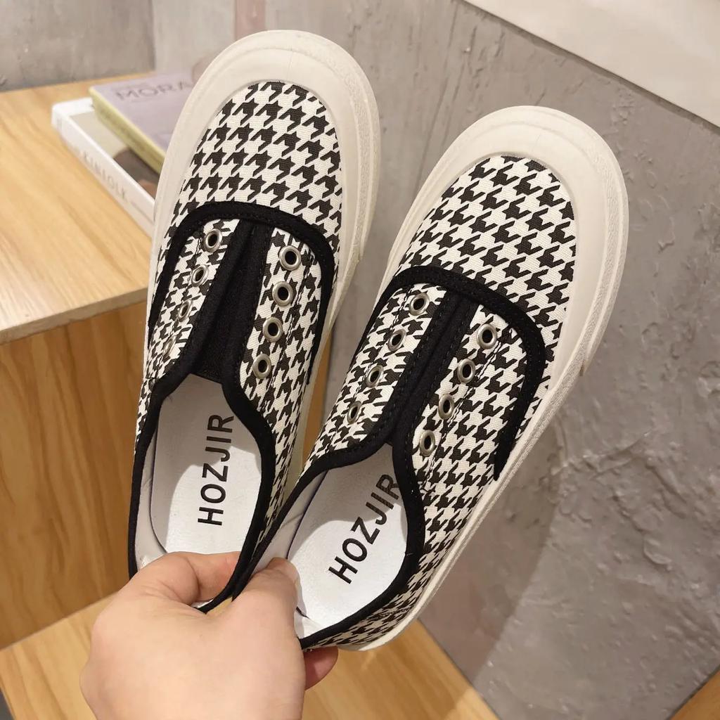 Fashion Round Toe Female Footwear Canvas Women's Shoes Slip on Flat Casual Sneaker Trends 2024 High Quality Cotton Korean Daily Routine