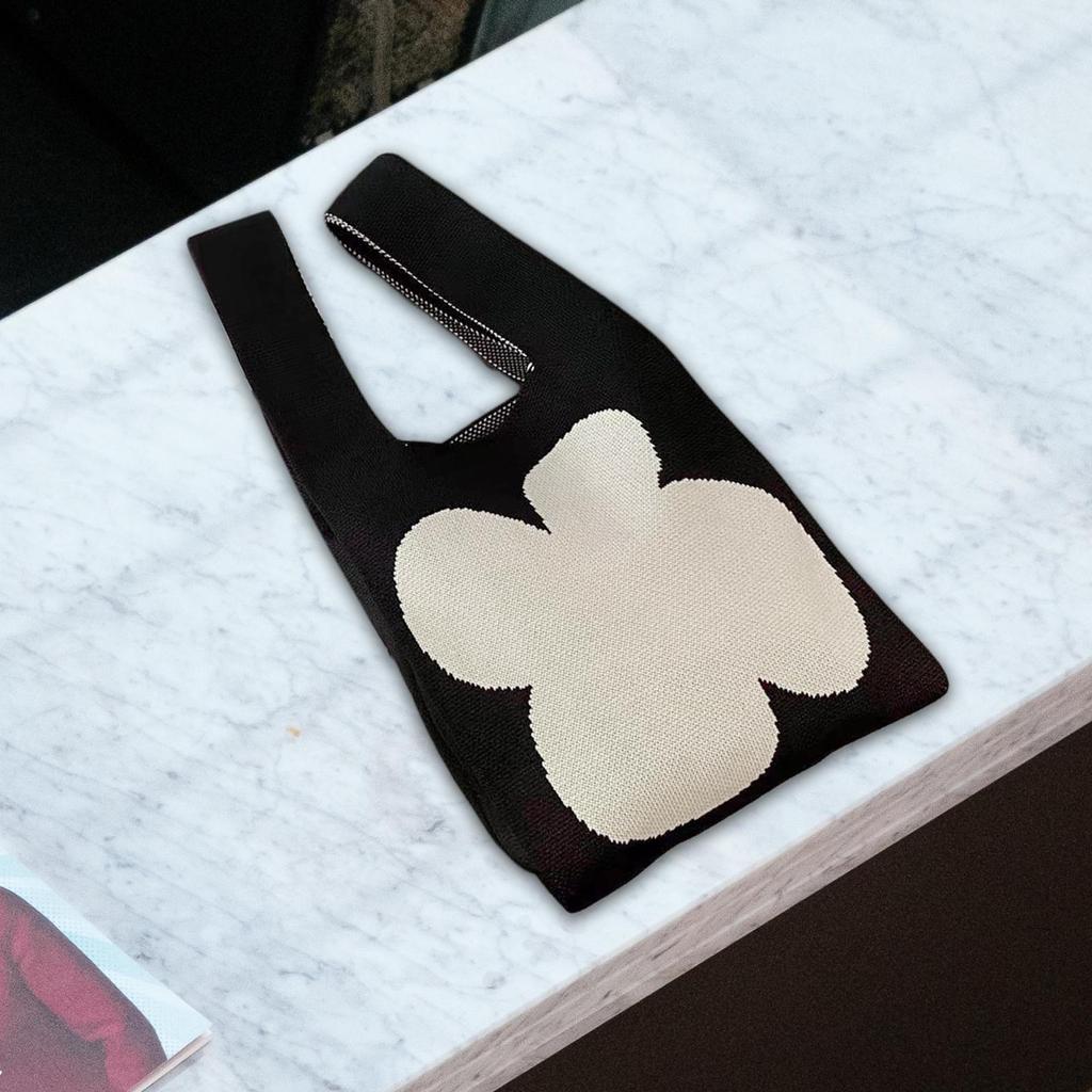 Fashionable Women's Shoulder Bag: Stylish Knitted Tote for Spring