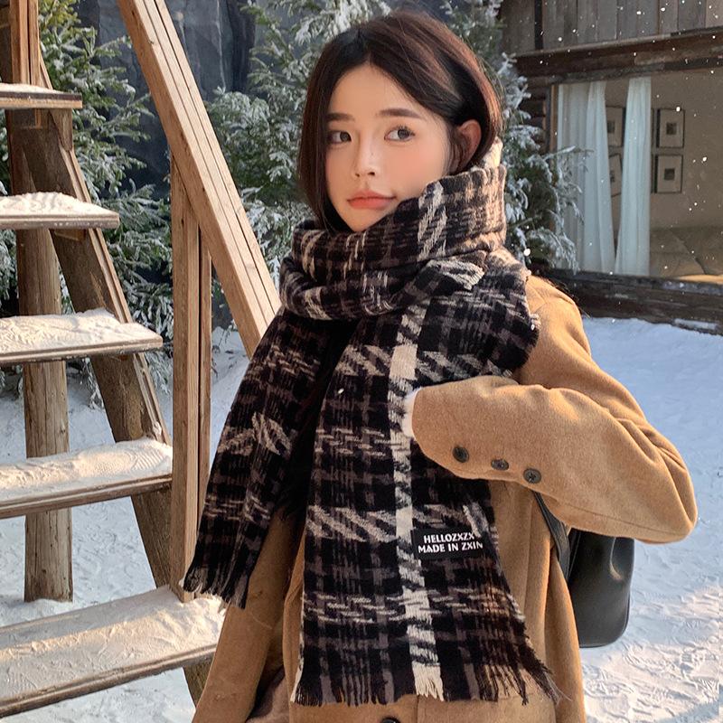 Korean plaid scarf women's autumn and winter new retro thickened warm atmosphere plaid knitted scarf student tide
