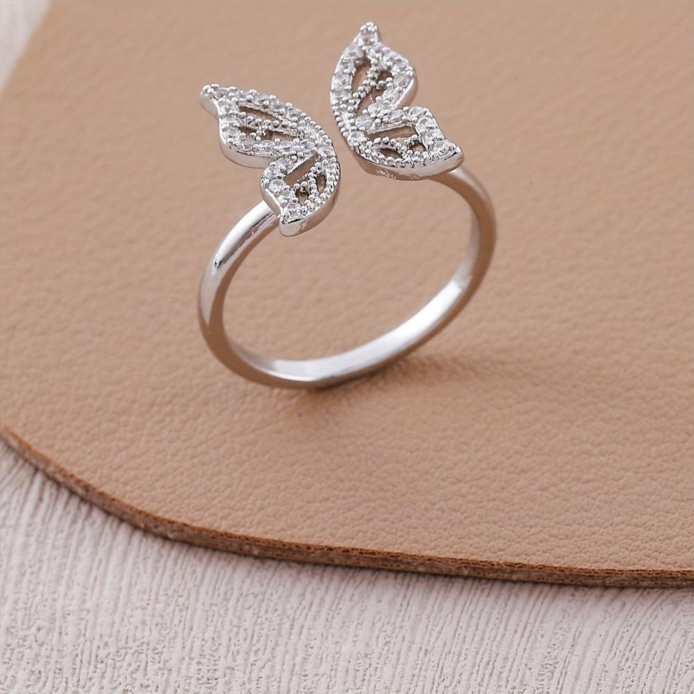 Delicate Hollow Butterfly Open Ring, Zircon Inlaid Copper Jewelry Elegant Leisure Finger Ring for Women Summer Dating Daily Wear resizable серебряный