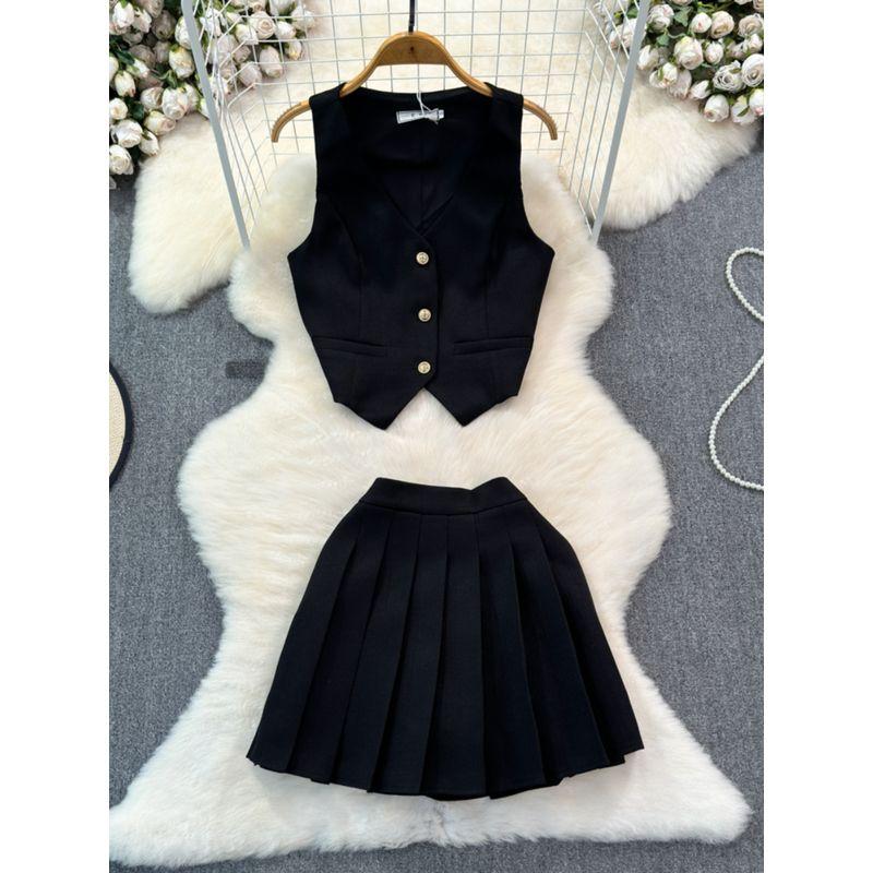 Internet Celebrity Vest Waistcoat Pleated Skirt Suit Metal Buckle