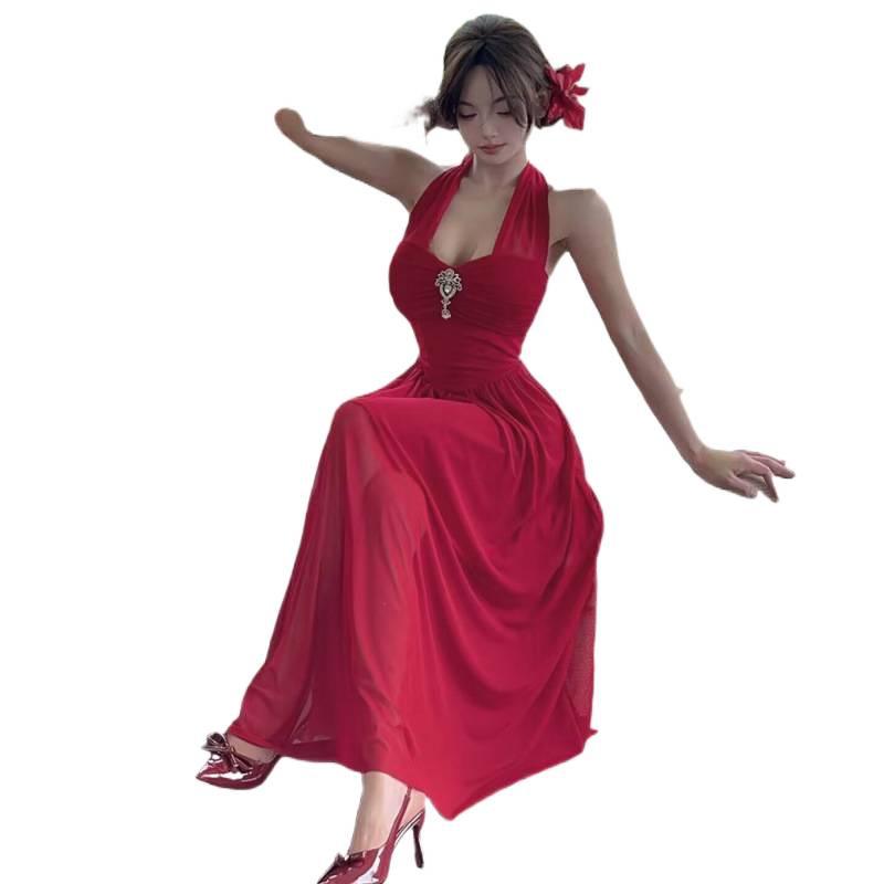Luxuriöses plissiertes High-Waist-Neckholder-Netzkleid mit offenem Rücken