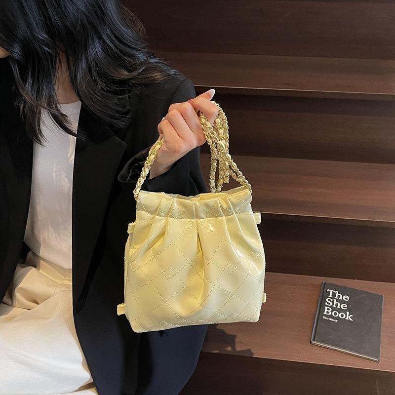 Niche Design Premium Bag Spring New Diamond Chain Bag Fashionable Atmosphere Versatile Commuter Bag Women