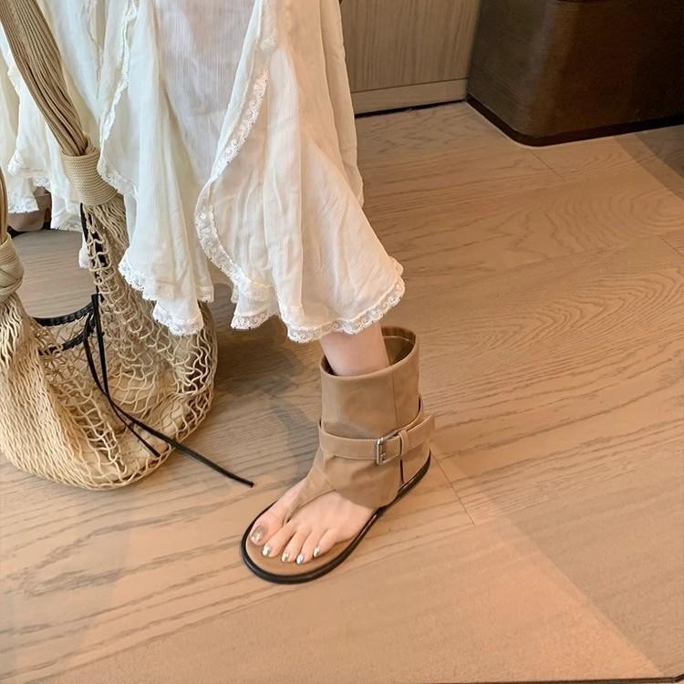 Su Yinyin Has the Same Retro Round Head Versatile Buckle with Toes, Western Cool Boots, Female Fashionable Spice Girl Style Flat-bottomed Short Boots.