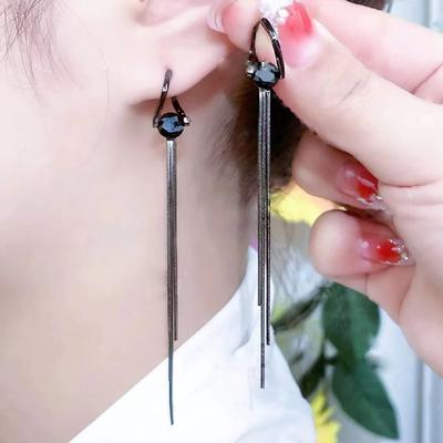 1 Pair Elegant Black Crystal Fringe Earrings Vintage Geometric Design Suitable for Casual Attire with Party Valentine's Day