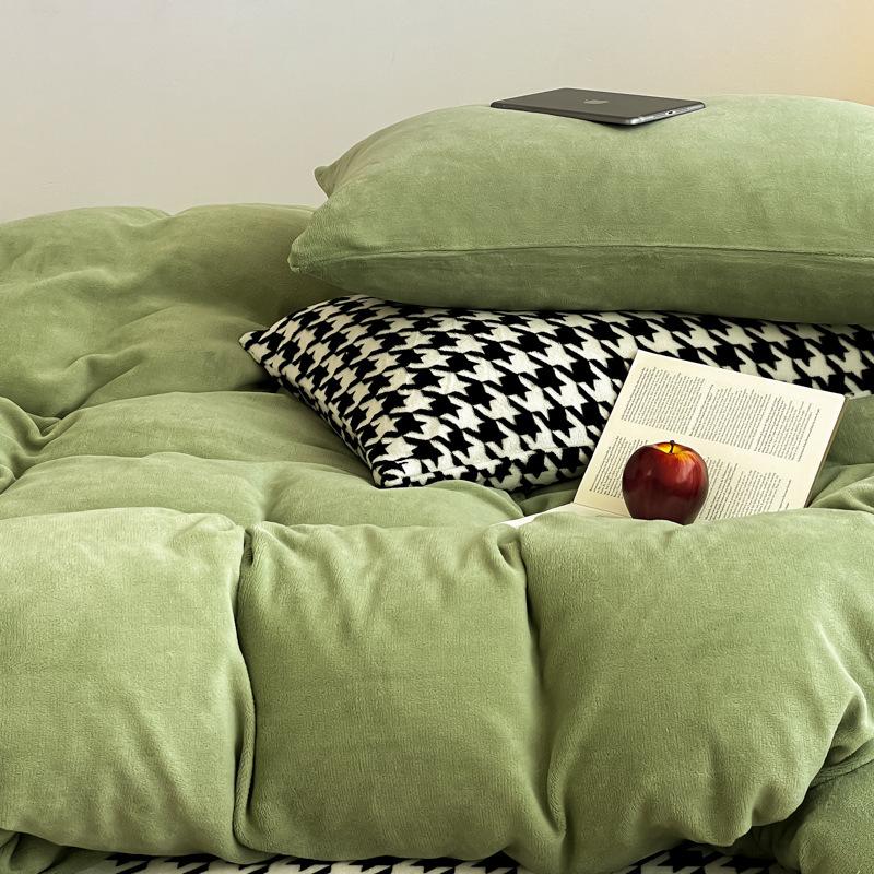 Thickened Milk Fleece Four-Piece Set, Warm Coral Fleece Bed Sheet Quilt Cover, Fleece Bedding Three-Piece Set