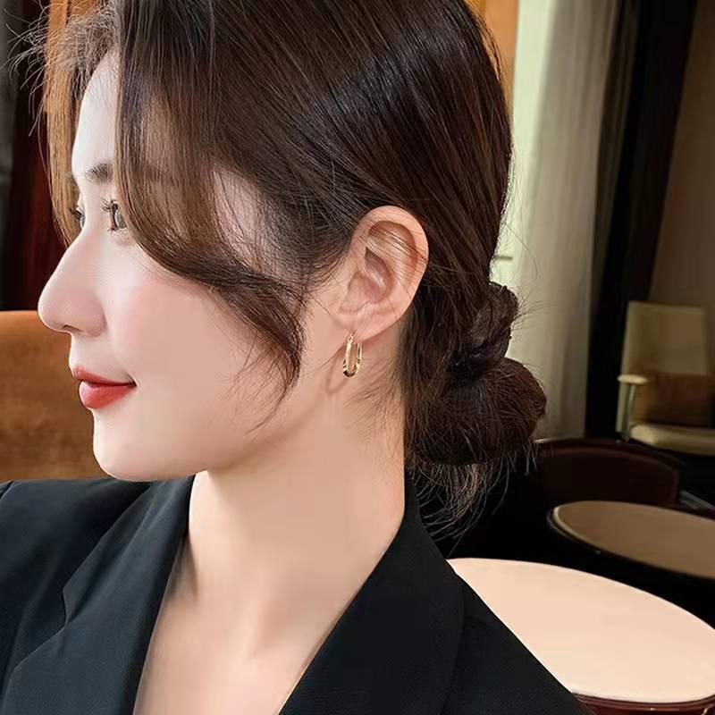 2021 Trendy Autumn & Winter French Ear Clips: Elegant, High-End, Niche Earrings for Women.