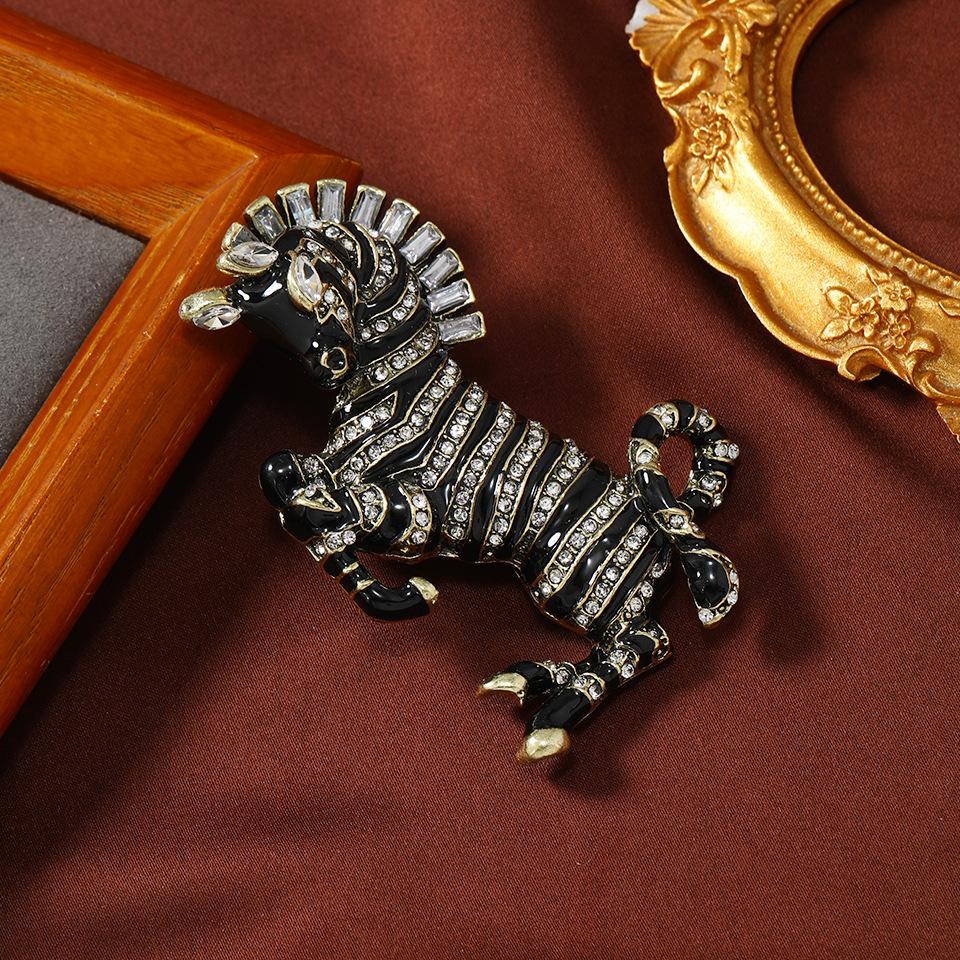 SKEDS Luxury Full Crystal Women Men Vintage Zebra Brooch Buckles Retro Lady Classic Baroque Animal Badges Pin Accessories
