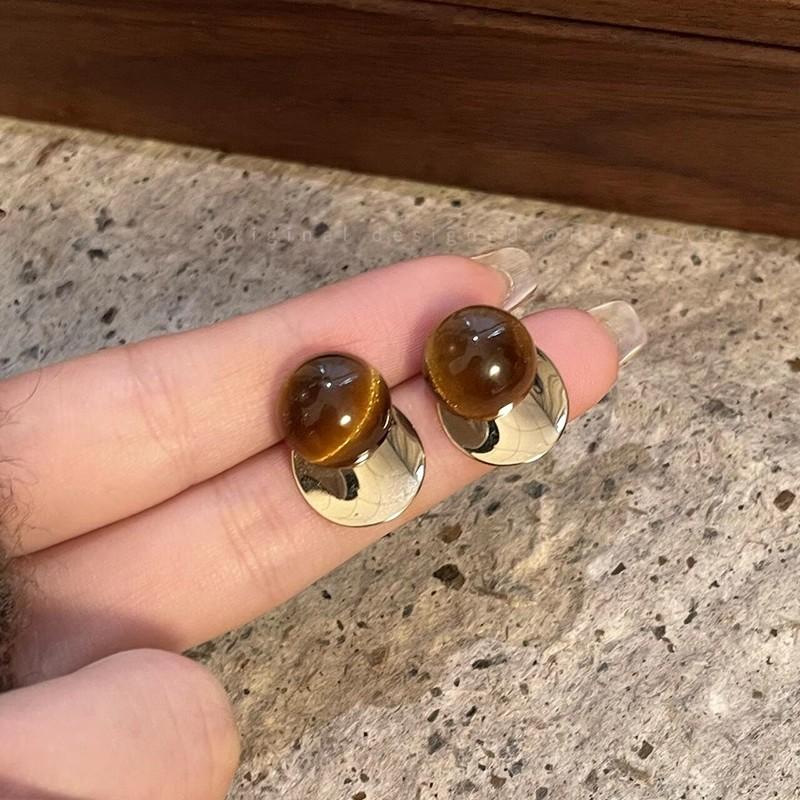Серьги-гвоздики с металлическим диском из тигрового глаза, ретро-темперамент в стиле Майяр, дизайн, гонконгский стиль, кофейные серьги