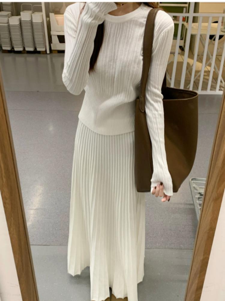Versatile Knit Sweater and Pleated Skirt Two-Piece Set for Autumn and Winter