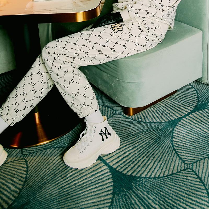 New MLB Chunky Anti Slip And Wear Resistant Breathable High Top Canvas Shoes Unisex White 32SHU1011-50I