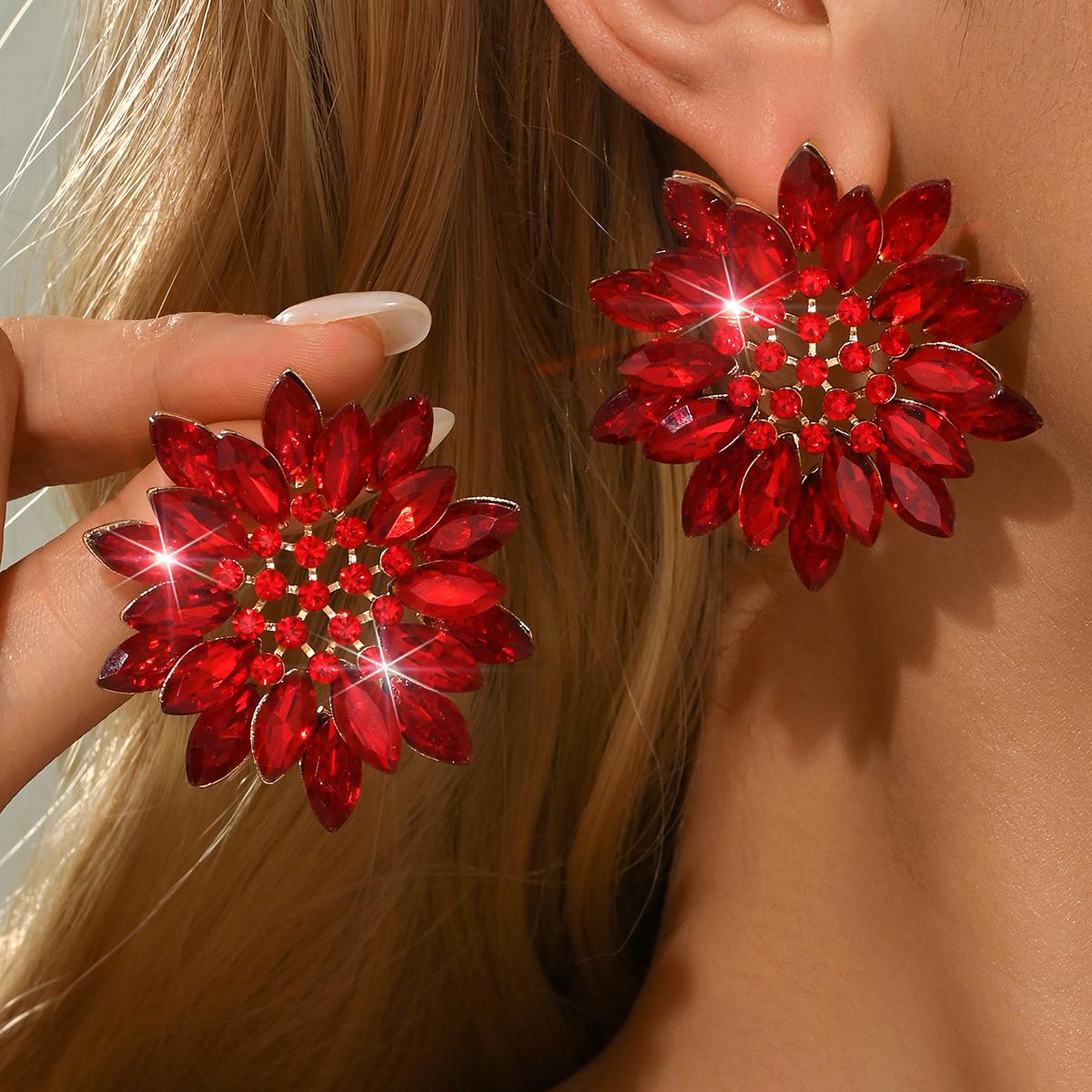 Fashionable crystal snowflake earrings for women, elegant temperament, exquisite and versatile design, earrings accessories