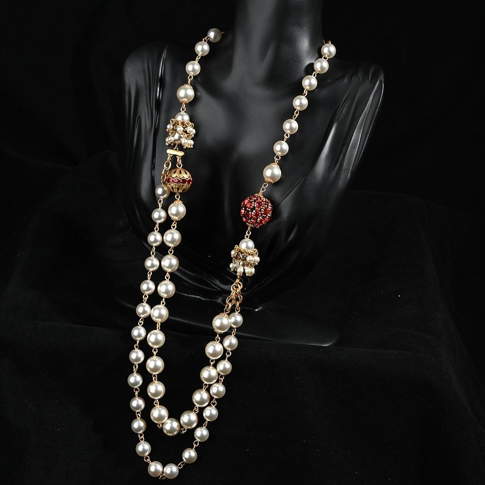 of Vintage Long and Unique Sweater Chain Design with a Court-style Glazed Pearl Necklace