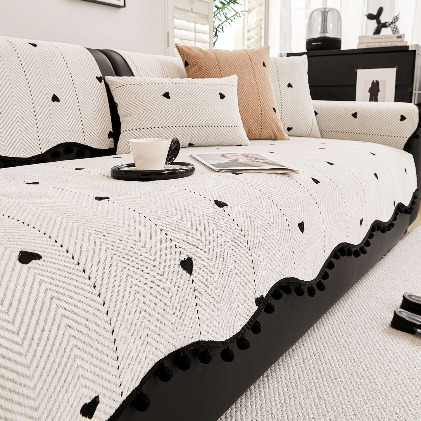 

2025 new chenille straight-breasted leather sofa cushion, universal fixed non-slip in all seasons, advanced sense, one-piece seat cushion 70 * 70cm (can be used as armrest and backrest)