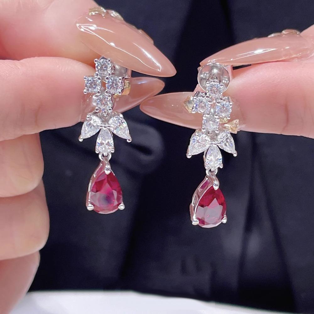 Elegante Rote Edelstein-Hängeohrringe für Damen Klassisches Blumen-Design Leichter Luxus Brautschmuck