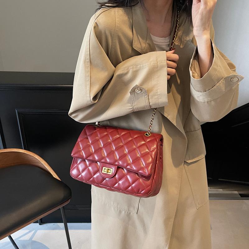 

Xiaoxiangfeng бриллиантовая цепочка 2025 однотонная новая сумка женская мягкая кожа модная универсальная сумка на плечо/подмышку 28*11*18 бордовый