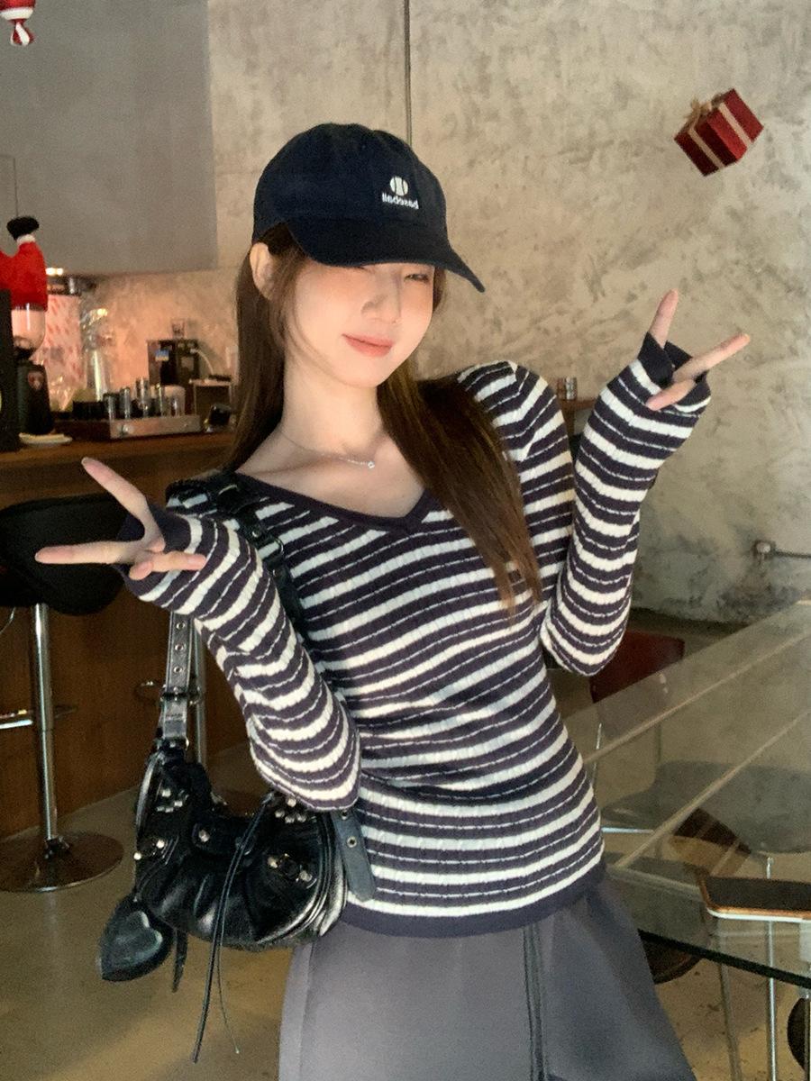 

Black and white striped Spice Girl v-neck long-sleeved knitted sweater women s spring new pure slim-fit inner bottoming shirt top XL