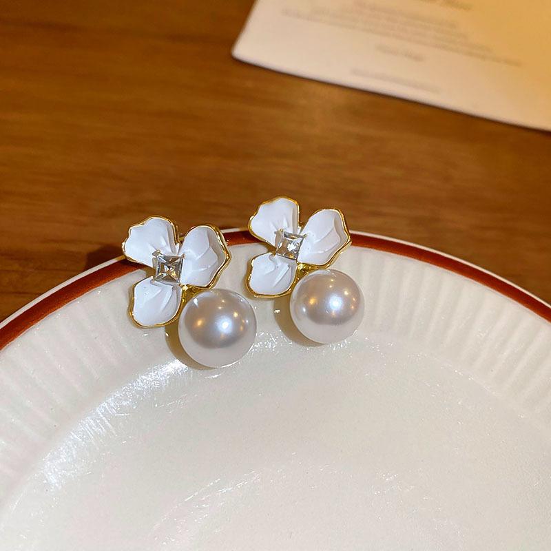 Boucles d'oreilles puces fleur perle rétro françaises haut de gamme - Élégantes, polyvalentes et à la mode pour femmes