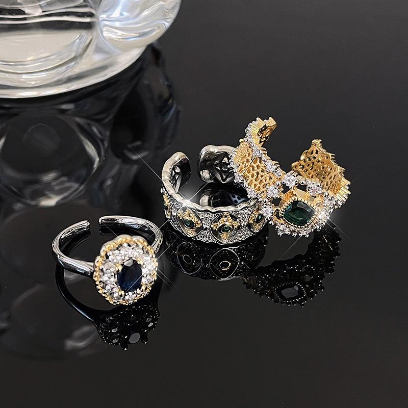 Italian Court Style Hollow Pattern Two-Color Gold Lace Seiko Light Luxury High-End Sense Emerald Square Diamond Ring Women