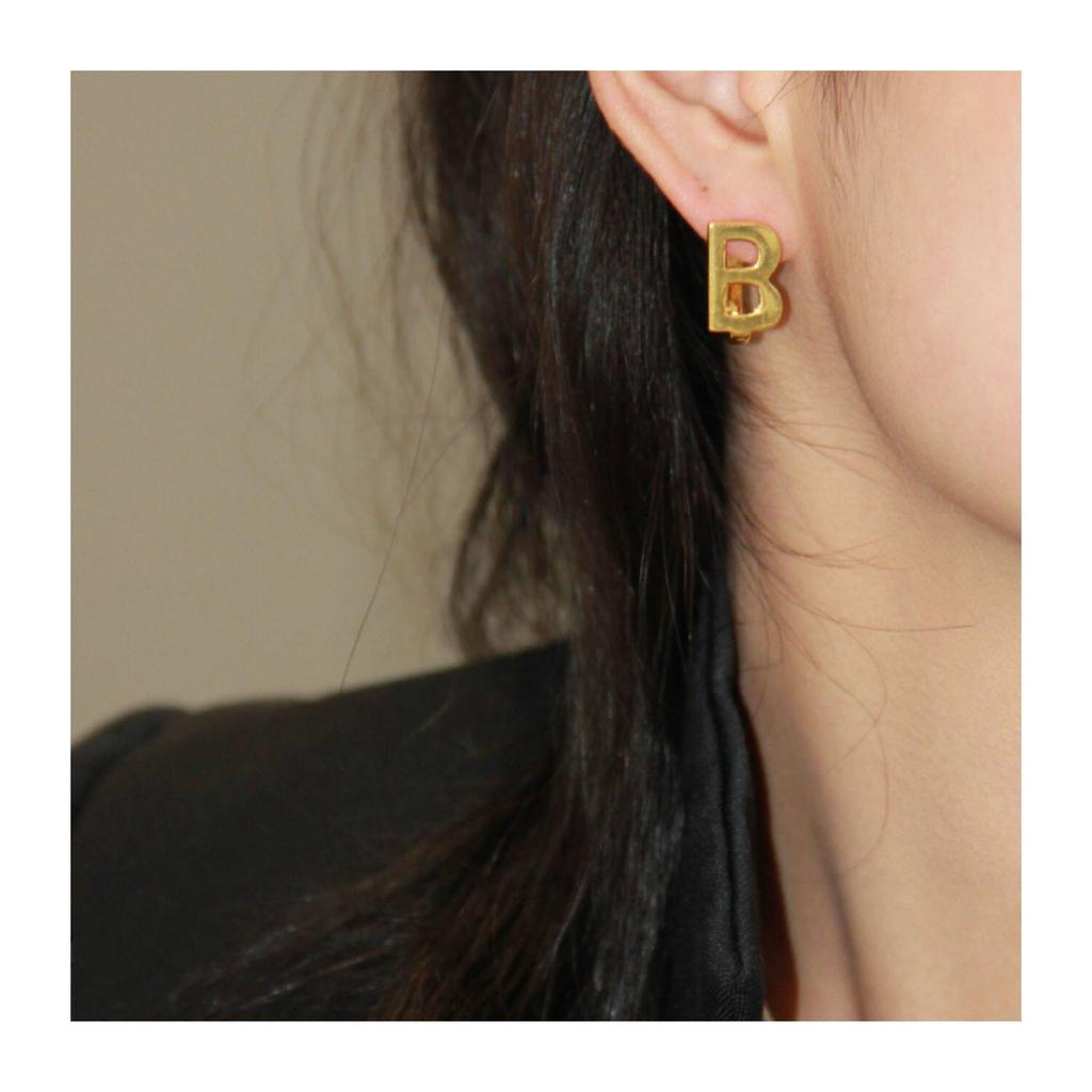 Brincos de Argola Geométricos com Letra B em Latão Amarelo 14K - Brincos Elegantes e Luxuosos para Mulheres