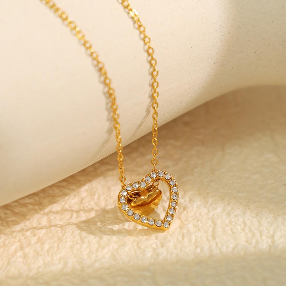 Versatile Peach Heart Necklace, Gold Design Love, Titanium Steel Premium Non-fading Diamond-encrusted Collarbone Chain