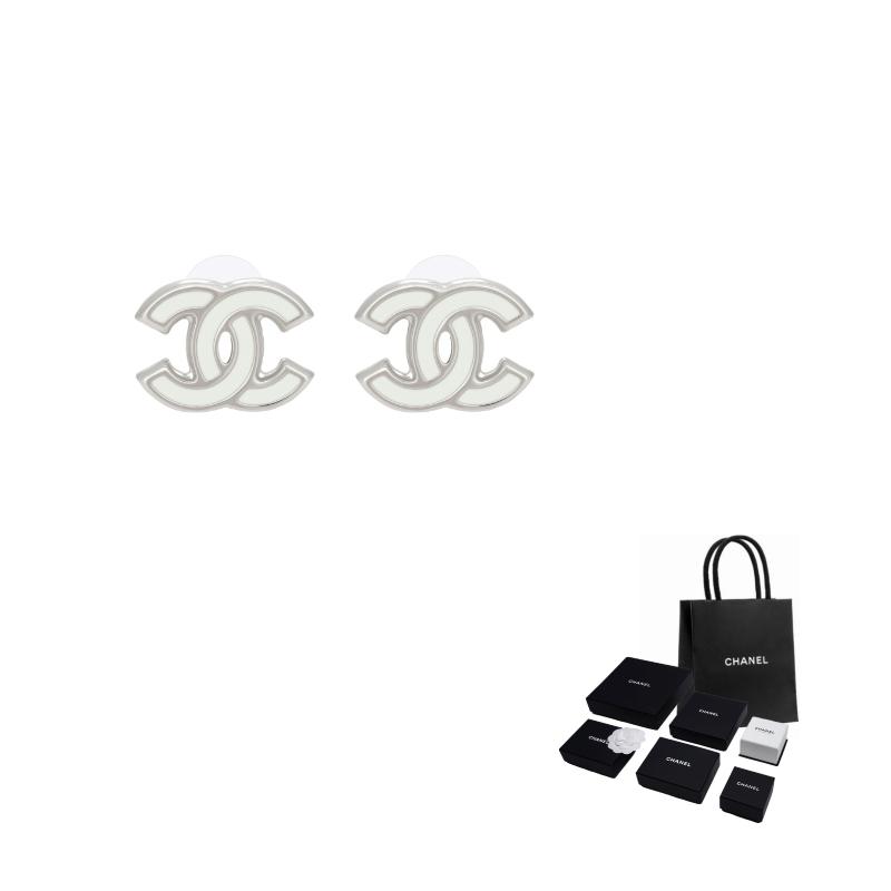 

CHANEL [25S Spring and Summer] two-color logo metal earrings same style for men and women, silver white білий
