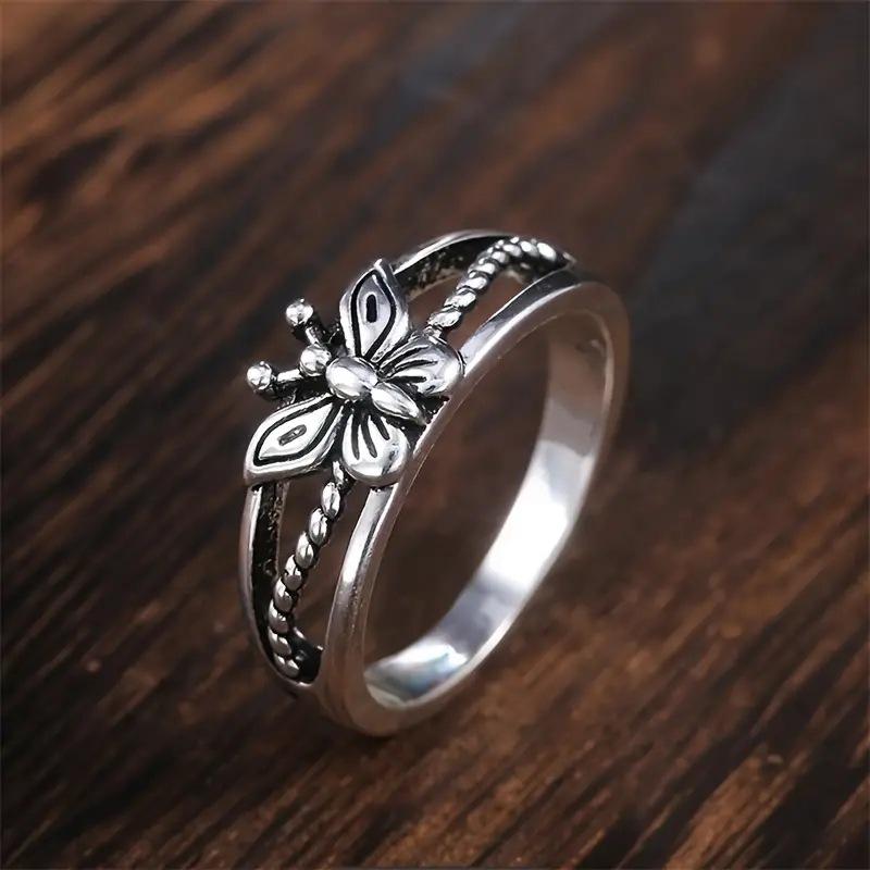Retro Hollowed-out Butterfly Girl-themed Party Ring - Fashionable and Elegant Style